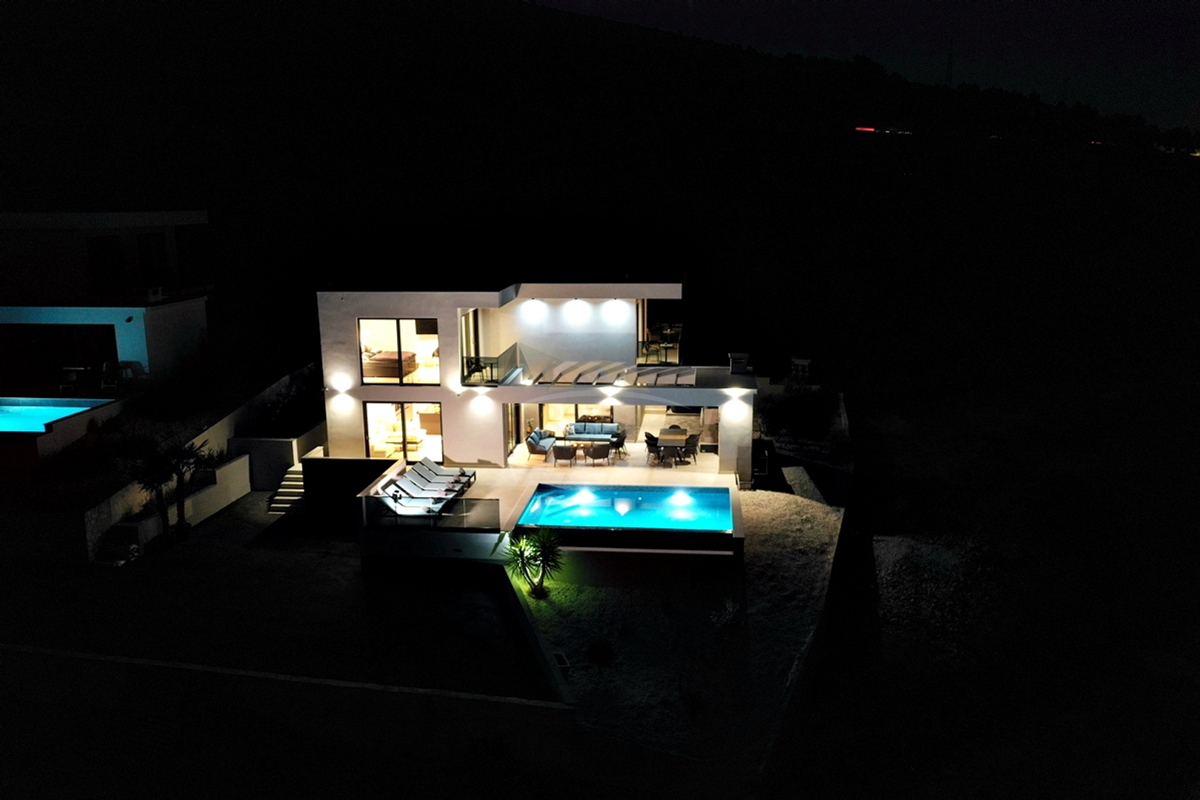Villa esclusiva a Seget Gornji in un ambiente tranquillo e silenzioso con una splendida vista panoramica